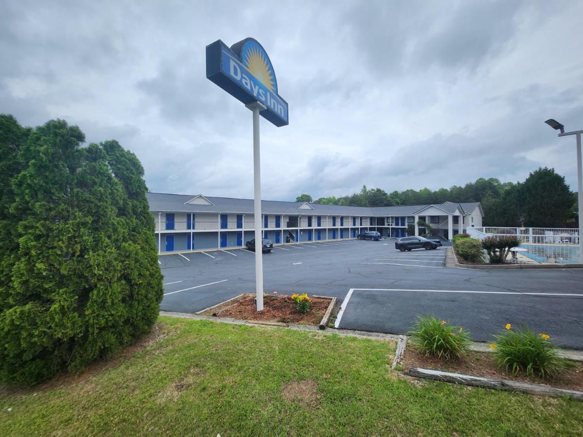 Days Inn By Wyndham Dahlonega University Area Esterno foto