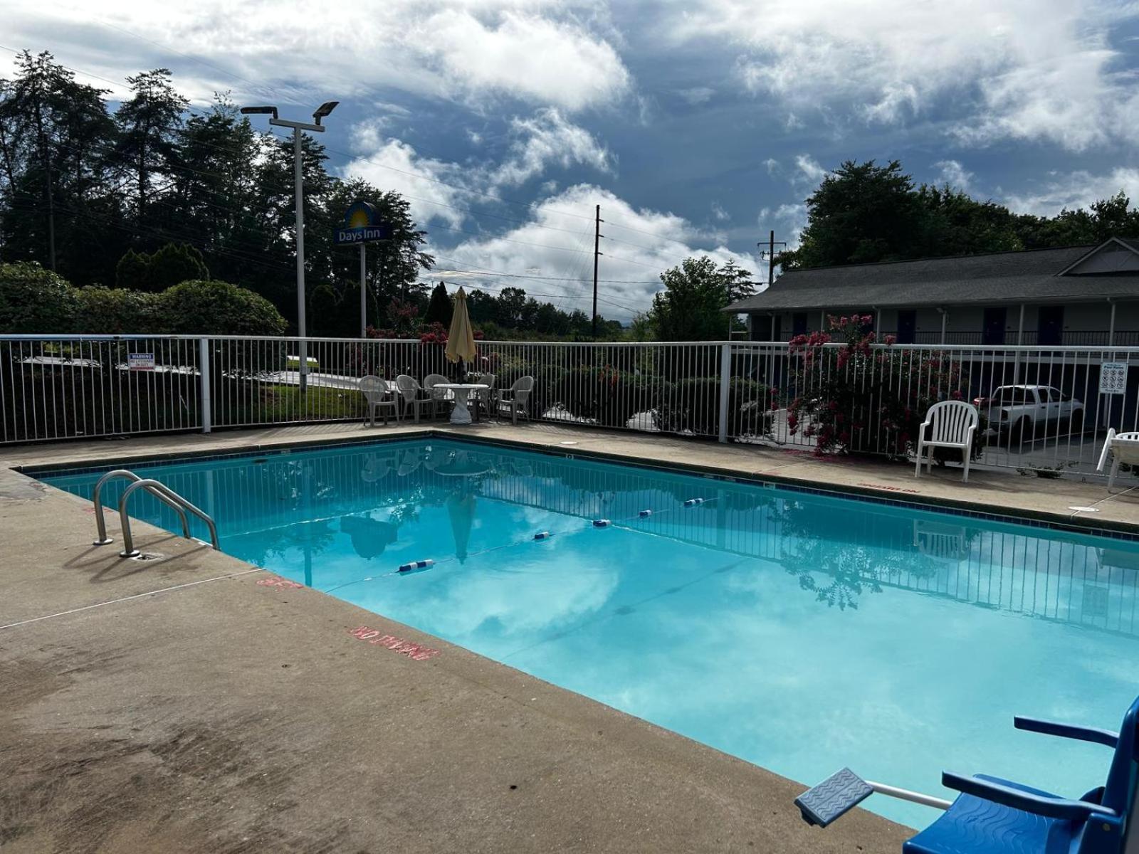 Days Inn By Wyndham Dahlonega University Area Esterno foto